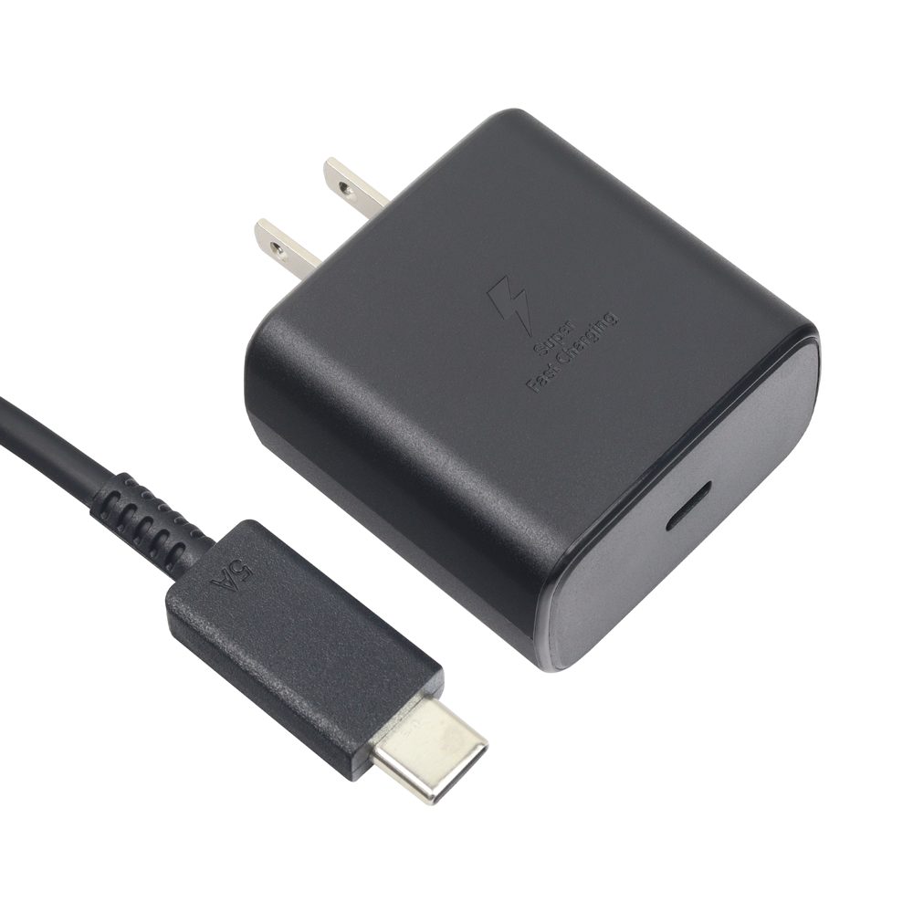 CARGADOR 45W USB C + CABLE Potencia de 45W Entrada universal de 110-240V Incluye cable USB Tipo C a Tipo C Carga rápida y eficiente Diseño compacto y portátil