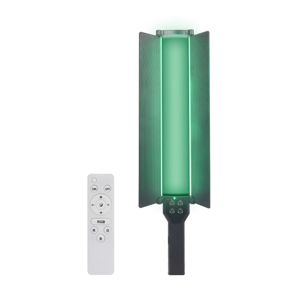 BARRA LED FOTOGRAFÍA - LS-188 Crea ambientes únicos con una lámpara RGB recargable, versátil y fácil de usar, perfecta para decoración y momentos especiales. • Potencia: 25 W • Iluminación RGB con 14 tipos de efectos • Incluye control remoto • Recargable / Capacidad de batería: 2000 mAh / Tiempo de iluminación: 4 horas • Interfaz de carga: USB Tipo C • Material: ABS • Dimensiones: 61 x 20 cm • Plug and play Ideal para personalizar tus espacios con luz colorida y controlar la atmósfera de manera práctica.